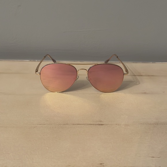 Aviator style sunglasses - Picture 2 of 7